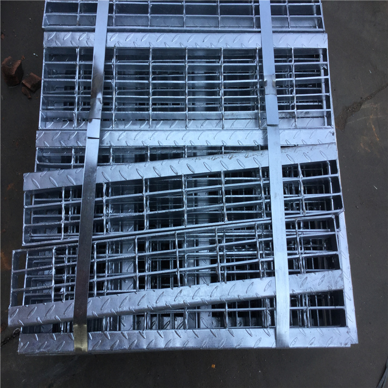 河南華網電力購買5000平臺格柵板和鋼格柵踏步板